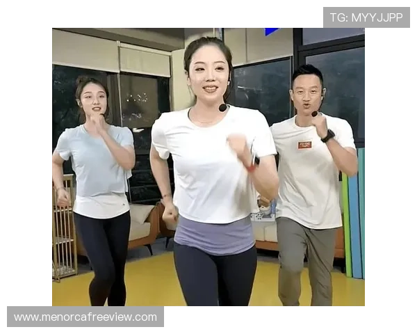 杨威训练间隙居然穿得比明星还抢镜，鞋子价钱听了都怀疑人生